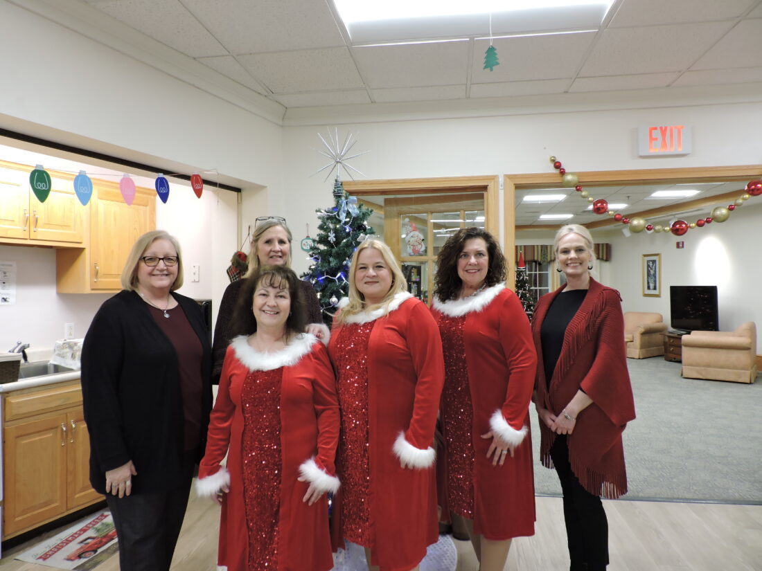 Honky Tonks Sweethearts spreading holiday cheer at senior living centers | News, Sports, Jobs - Vimarsana News